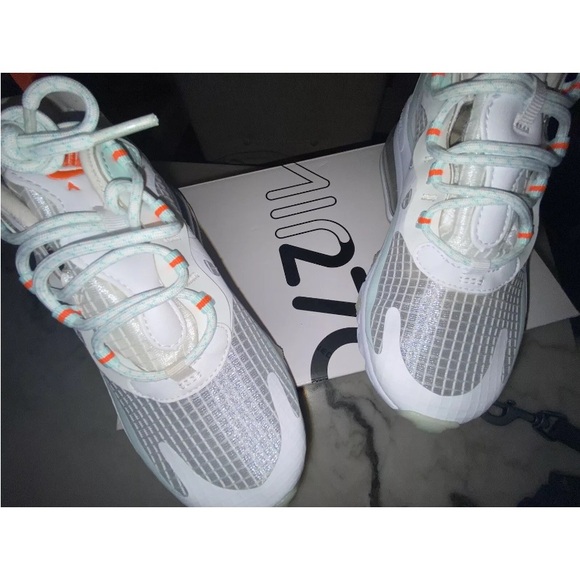 Size 6.5 - Nike Air Max 270 React SE Hyper Crimson White - Picture 3 of 5